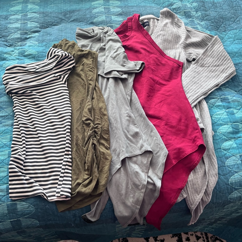 Lot of 5 Casual Tops. 
Gap, Old Navy, and H&M size M/L